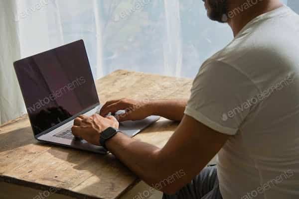 La création de contenu par une intelligence artificielle