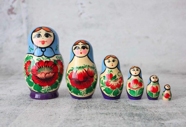 Poupée russe matriochka : les signes cachés derrière chaque pièce