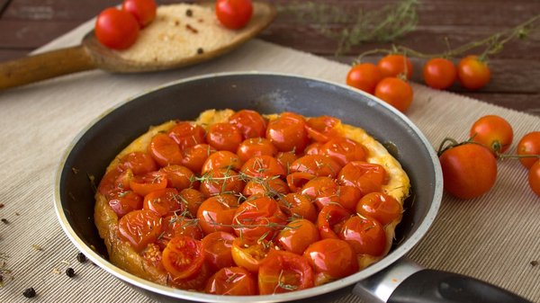 Épatez vos convives avec une tarte soleil tomate-courgette-chèvre vraiment savoureuse